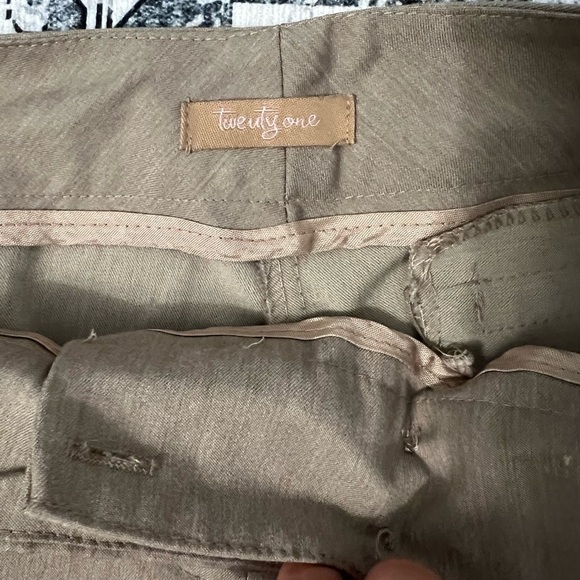 Vintage Y2K Forever 21 Khaki Bermuda Shorts - Size S - Picture 3 of 3